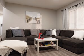 Smart TV - 3BR+2BA apartment in Central San Diego - wifi- newly remodeled - free parking (San Diego)