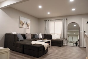 Smart TV - 3BR+2BA apartment in Central San Diego - wifi- newly remodeled - free parking (San Diego)