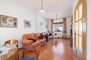 House | Living area - Villa With Private Pool for 8 (Bienservida)