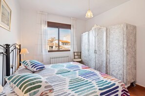 House | 3 bedrooms, bed sheets - Villa With Private Pool for 8 (Bienservida)