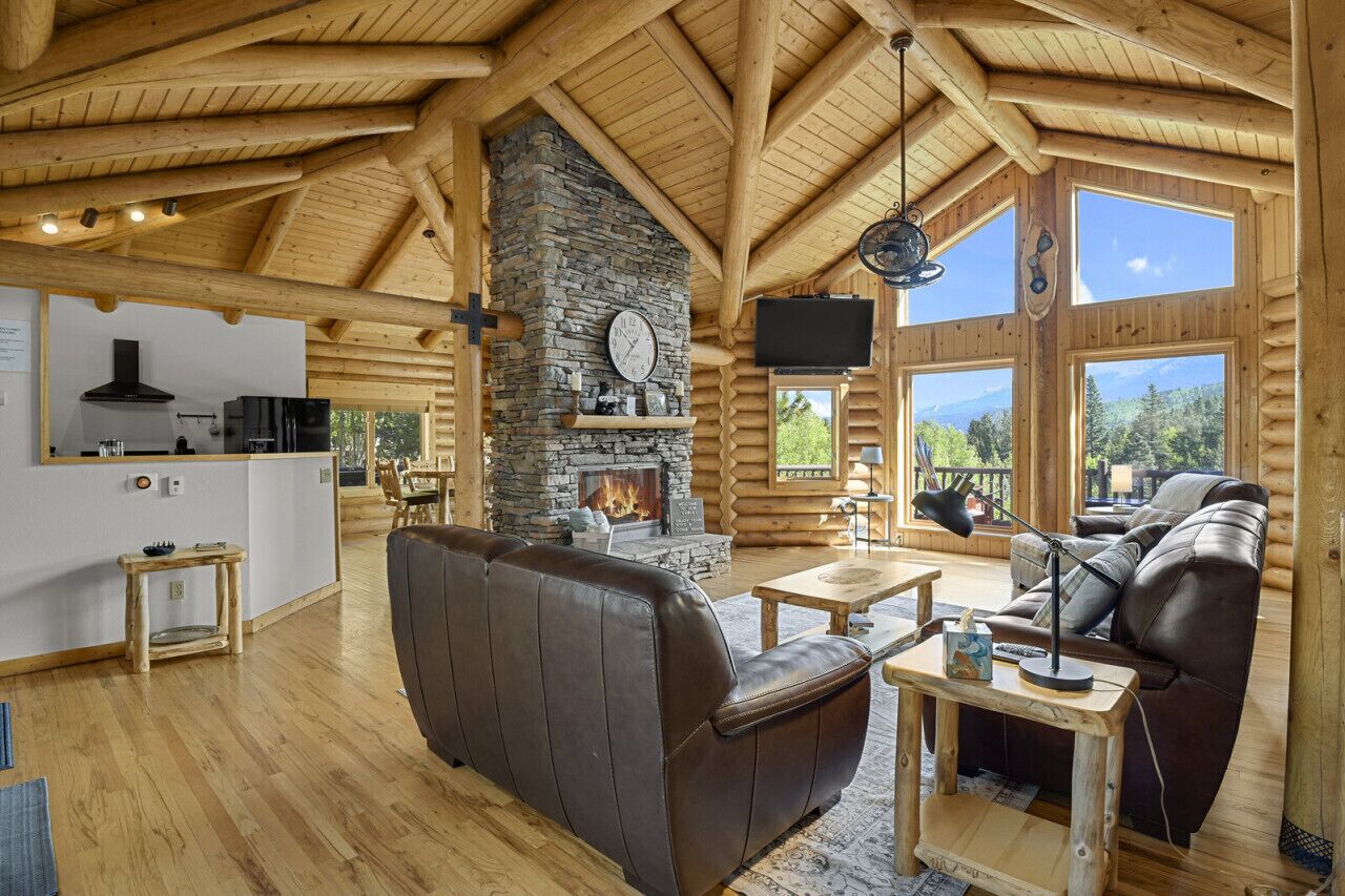 Smart-TV, Kamin, Bücher