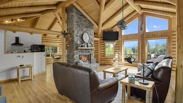 Smart-TV, Kamin, Bücher