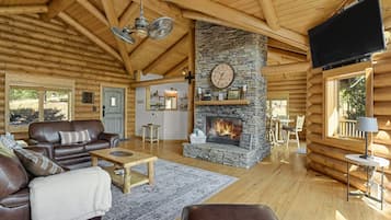 Smart-TV, Kamin, Bücher