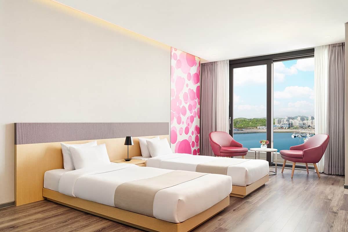 Standard Twin Bed | Wifi gratis y ropa de cama