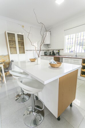 Fridge, microwave, oven, coffee/tea maker