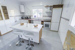 Fridge, microwave, oven, coffee/tea maker