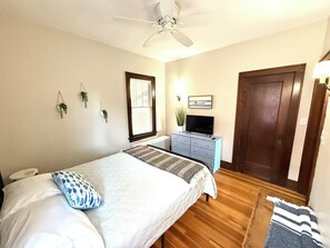 6 bedrooms, free WiFi, bed sheets - The Riverside Brickhouse- 6 Bedrooms, 2 Bathroom, Riverviews, Grill, AC/Wifi (McGregor)