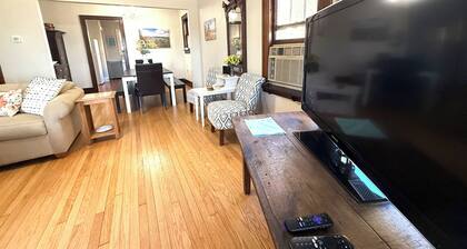 The Riverside Brickhouse- 6 Bedrooms, 2 Bathroom, Riverviews, Grill, AC/Wifi