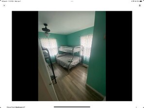 4 عدّة غرف نوم ومكتب وواي فاي مجانًا وملاءات أسرّة