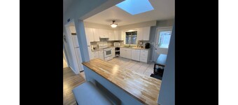 3-bed house Comfort and adventure ,hot tub includes 2 E bikes and 2 place kayak.