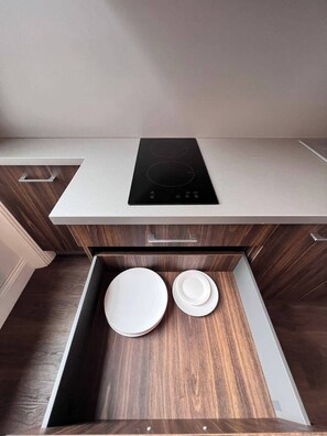 Fridge, microwave, oven, stovetop - Cozy Studio in North London (London)