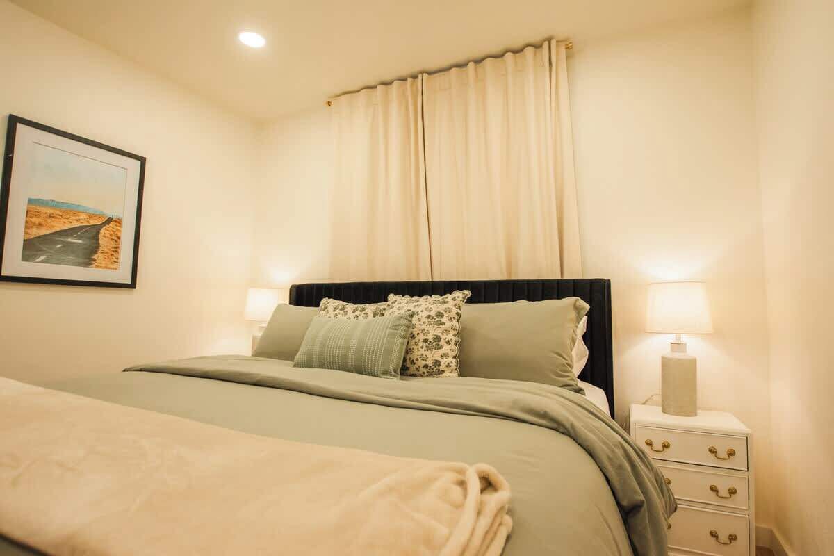 2 chambres, fer et planche à repasser, Wi-Fi, draps fournis