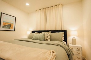 2 室のベッドルーム、アイロン / アイロン台、WiFi、ベッドシーツ