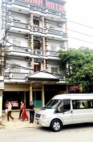 Welcome to Bina Hotel, where guests can enjoy a convenient entrance with covered area and easy access to the surrounding streets.