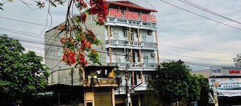 Hoà Bình Hotel LC - by BayLuxury
