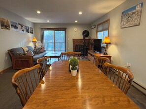 Dining - Lincoln/White Mnt 2Br/2Ba-King bed-A/C-Pool-Monthly rental (Lincoln)