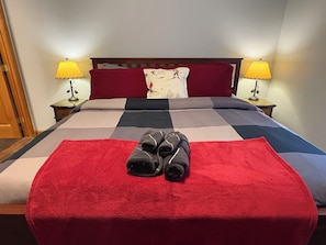 Iron/ironing board, free WiFi, bed sheets - Lincoln/White Mnt 2Br/2Ba-King bed-A/C-Pool-Monthly rental (Lincoln)