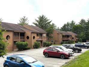 Exterior - Lincoln/White Mnt 2Br/2Ba-King bed-A/C-Pool-Monthly rental (Lincoln)