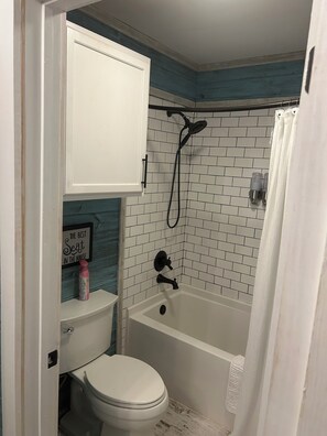 Hårtørrer, håndklæder, Sæbe, Toiletpapir