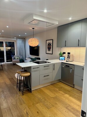 Interior - ✪Spacious 3 Bed house. 9min Walk to tube. Free Parking. Hot Tub. Pet Friendly ✪ (Woodford Green)