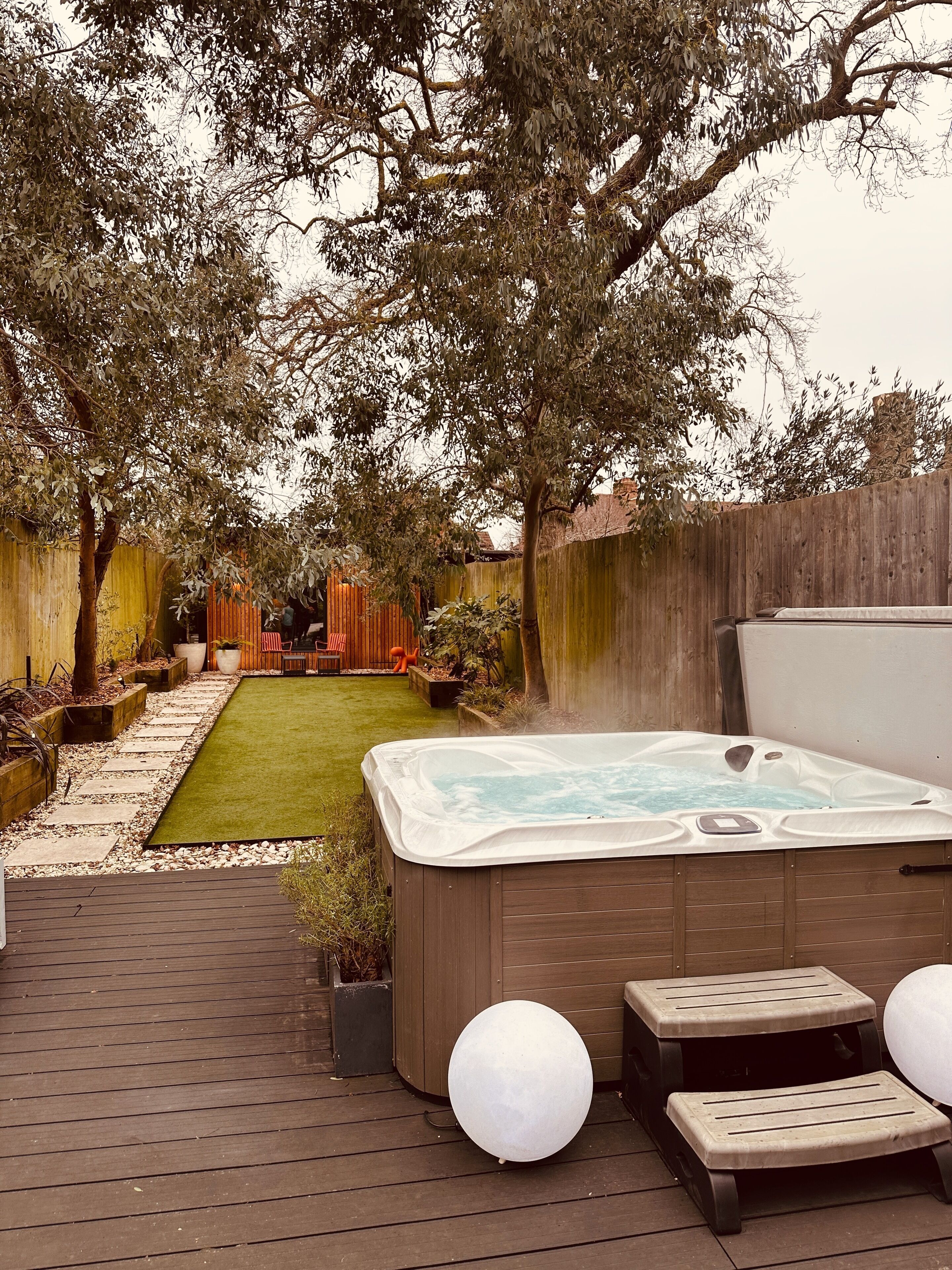 Outdoor spa tub