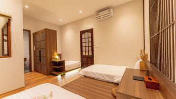 Luxury Triple Room | Premium bedding, pillowtop beds, desk, soundproofing