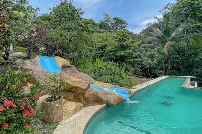 Wonderful 5-bedroom family villa with AC, Large Pool & Slide