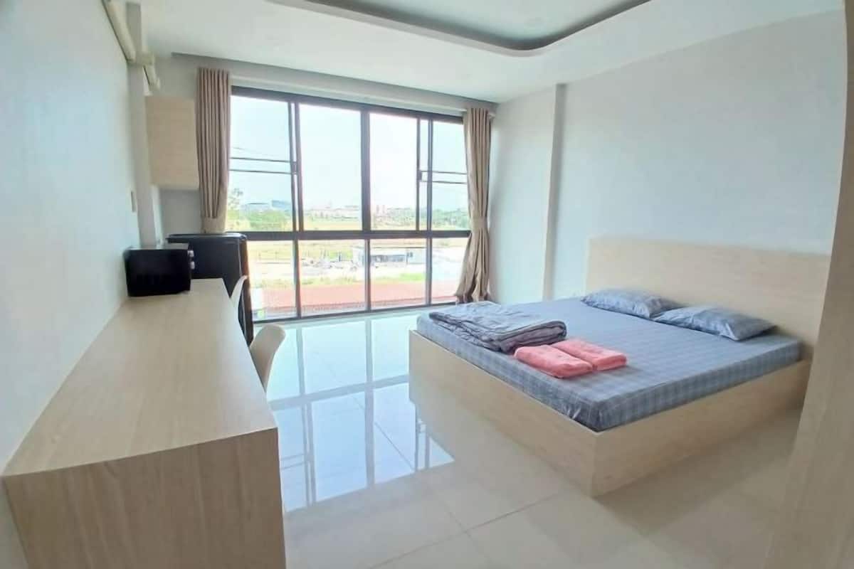 Bureau, espace de travail pour ordinateur portable