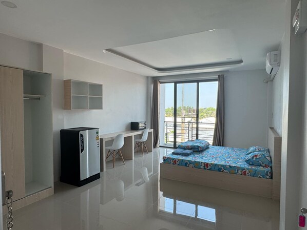 Bureau, espace de travail pour ordinateur portable