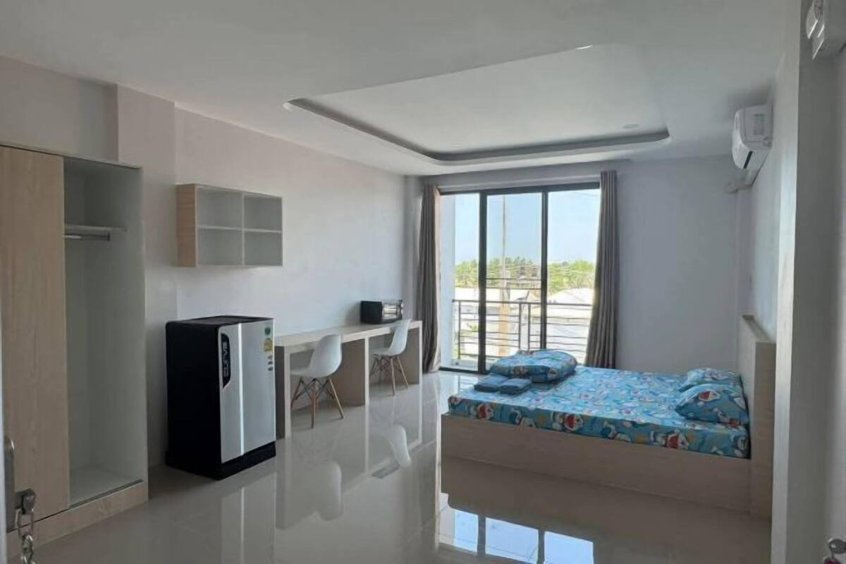 Bureau, espace de travail pour ordinateur portable