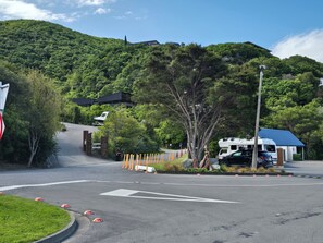 Property grounds - Waikawa Marina View, 2 minuets walk to Jolly Rogers bar and Restaurant.   (Waikawa)