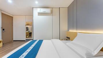 Luxury Double Room | Free WiFi, wheelchair access