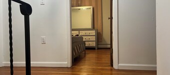 Spacious 4-bedroom house with WiFi and AC in  Union.
2mnts to majors HW.