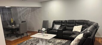 Spacious 4-bedroom house with WiFi and AC in  Union.
2mnts to majors HW.