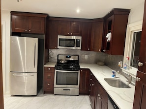 Fridge, microwave, stovetop, dishwasher