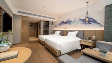 Luxe Twin kamer, uitzicht op tuin | Een laptopwerkplek, verduisterende gordijnen, geluiddichte muren