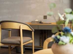 Espace de travail pour ordinateurs portables, rideaux d’obscurcissement