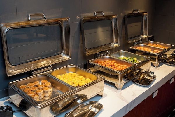 Free daily self-serve breakfast