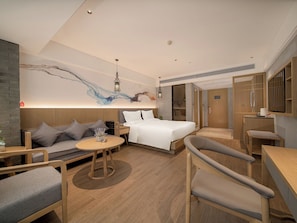 Luxury Double Room, Garden View | Laptop workspace, blackout drapes, soundproofing, free WiFi - Trendy Romantic Hotel Guangzhou Panyu Qiaonan Aoyuan Plaza Branch - Free Deliver Service to Canton Fair Complex During Canton Fair Period (Guangzhou)
