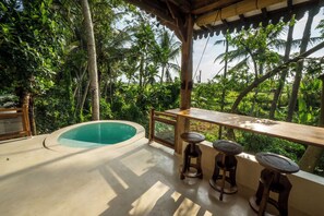 Outdoor spa tub - Cahaya tree-house at Inspirit Ubud (Gianyar)