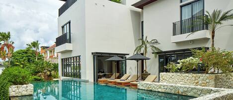 Outdoor pool, open 7:00 AM to 7:00 PM, pool umbrellas, pool loungers