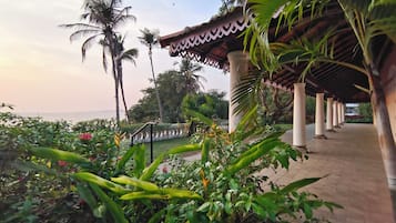 Vila, banheiro privativo, vista para a praia | Vista para o jardim