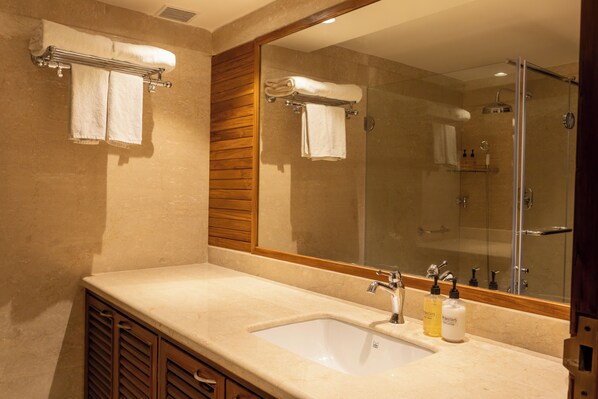 A bathroom with a sink, mirror, and towel rack. - Rosastays Panjim Goa (Panaji)