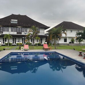 Pool - Cozy Home with Stunning Paddy Field Views, Just Minutes from Canggu (Bali)