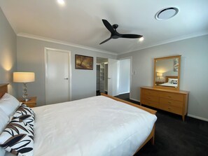 4 chambres, bureau, fer et planche à repasser, Wi-Fi