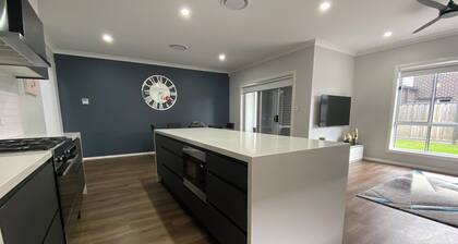 Luxury 4-bedroom house -Sleeps 10 Guests