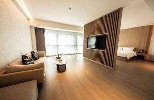 Premier Suite | Laptop workspace, free WiFi