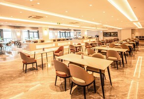 Desayuno buffet incluido todos los días 