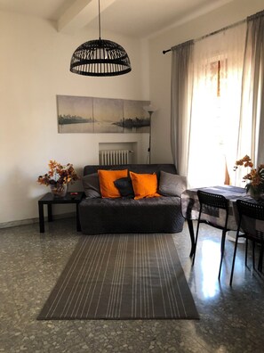 Fernseher, Stereoanlage