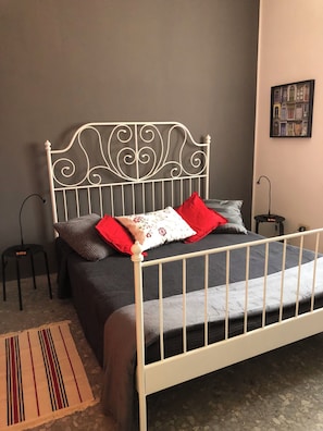2 chambres, fer et planche à repasser, accès Internet, draps fournis